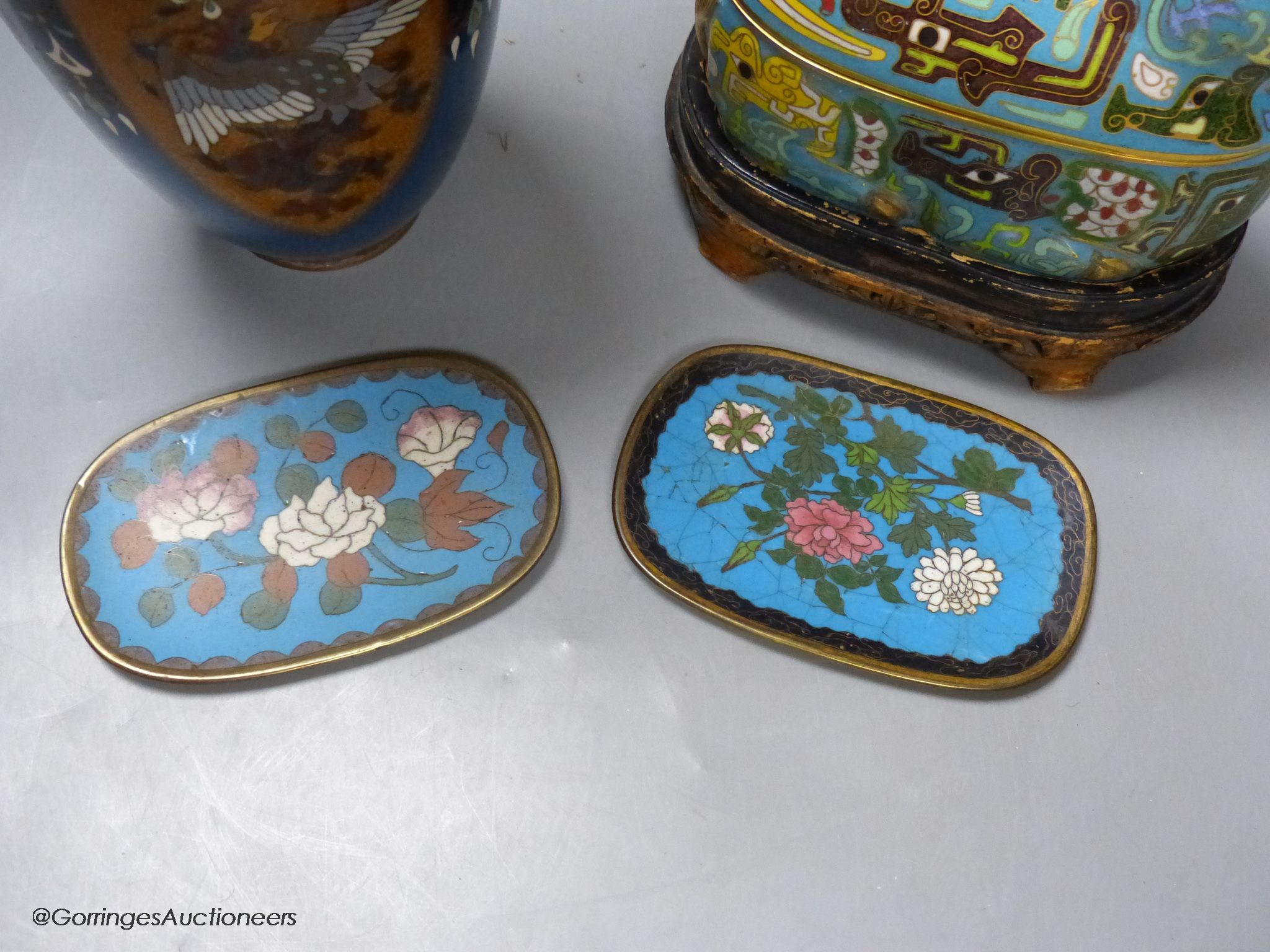 A Japanese cloisonne enamel vase, two similar dishes and a 20th century Chinese cloisonne enamel mythical beast box & cover